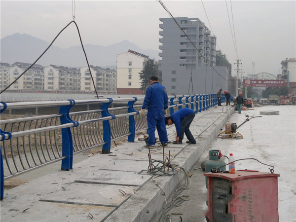 聊城不锈钢复合管护栏常见问题及解决方案